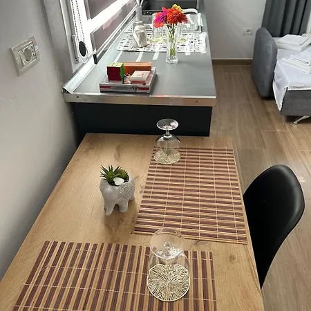 Lexhulo Room's Apartman *