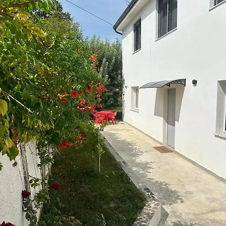 Lexhulo Room's Apartmán