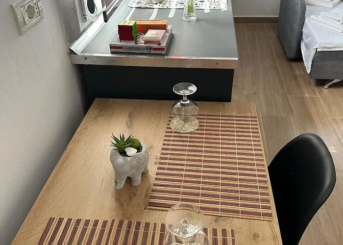 Lexhulo Room's Apartment *